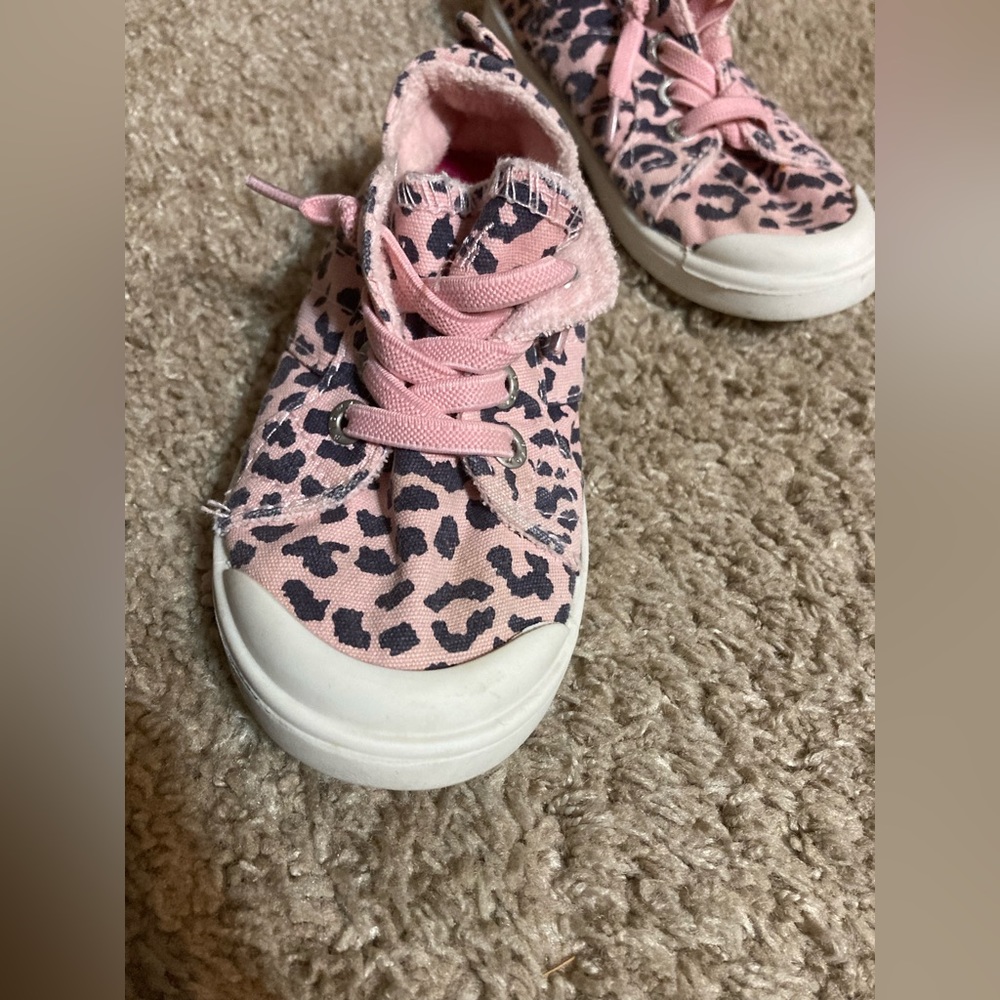 Blowfish pink Leopard print shoes.
